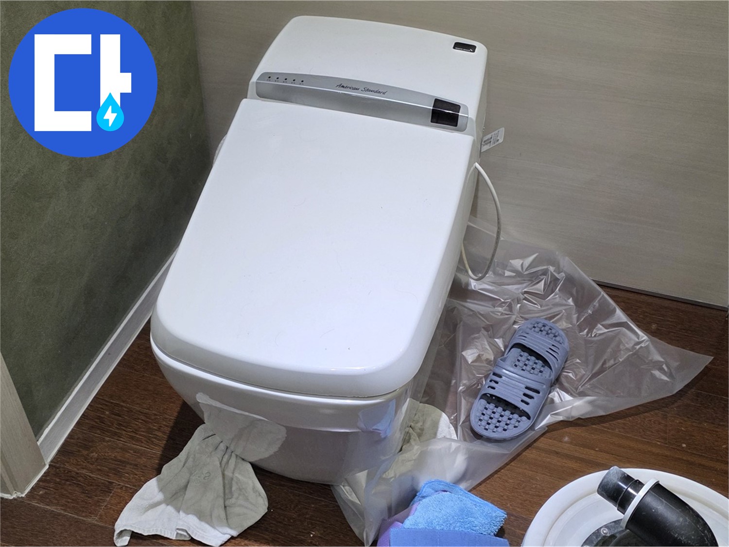 분당 산운마을 6단지 변기 누수 - 물탱크 부속 교체를 통해 누수를 해결하는 과정을 자세히 보여줍니다.