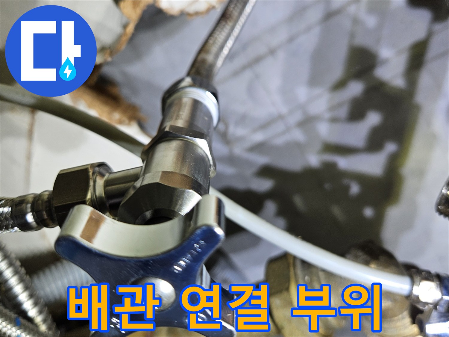 금속 재질의-밸브와 압력 측정용 호스